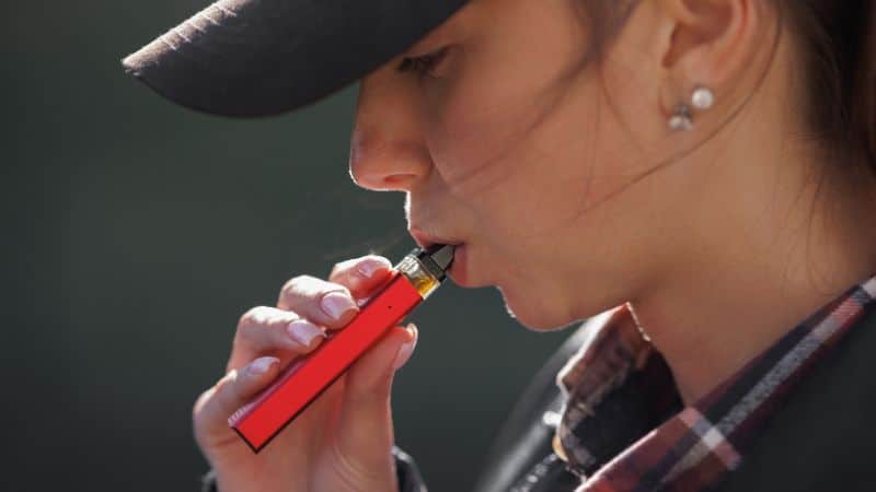 A disposable weed pen that has preserved terpenes, such as a live-resin-based disposable vape pen, will give you a better and more authentic flavour than your basic, regular distillate vape pen.