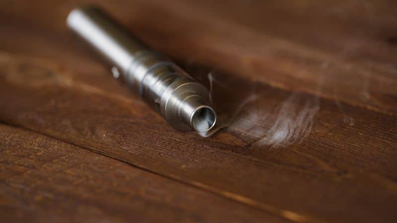 Small intake holes in the disposable THC pen allow airflow through the pen’s chamber as well as over the atomizer/coil. The vapour then passes through your mouthpiece. When you get balanced airflow, you get a smooth inhale without clogging or coughing.