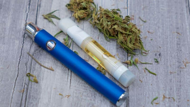 Unlike a disposable THC pen, a refillable vape pen can be used for a long time.