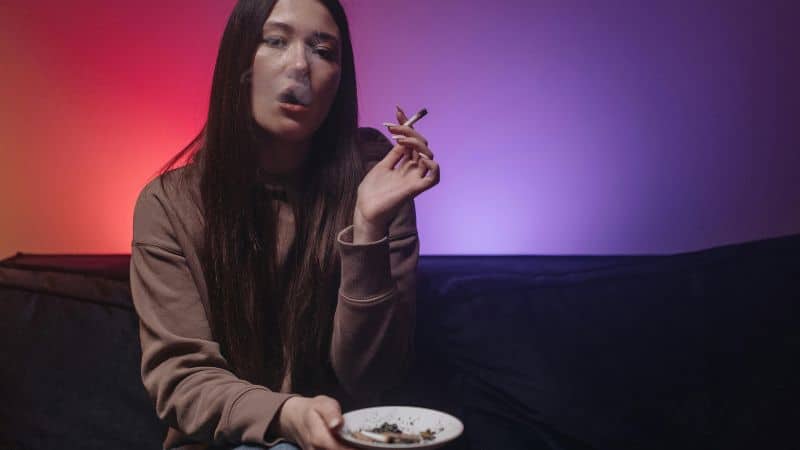 The effects of weed can last several hours. While THC may stay in your system for days or even weeks, the psychoactive effects wear off much sooner.