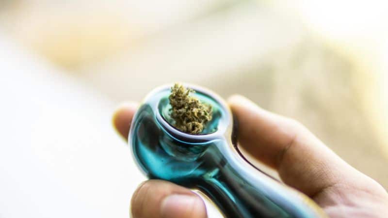 The dry herb underneath helps it burn smoothly and prevents clogging.