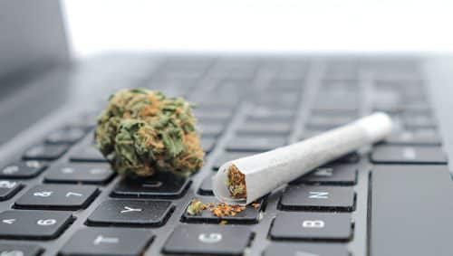 Discover why Canadians prefer to buy weed online. From ounce specials to bulk deals, explore the savings & convenience of online dispensaries