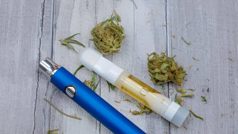 They’re basically the same thing. Both are portable devices that vaporize cannabis concentrates.