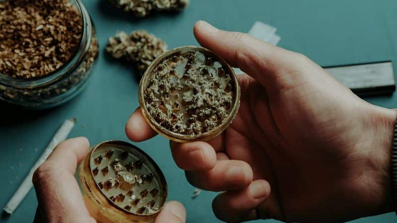 If you want the effects to last longer, choose edibles from an online dispensary in Canada. If you want short effects, choose a tincture or use inhalation methods.